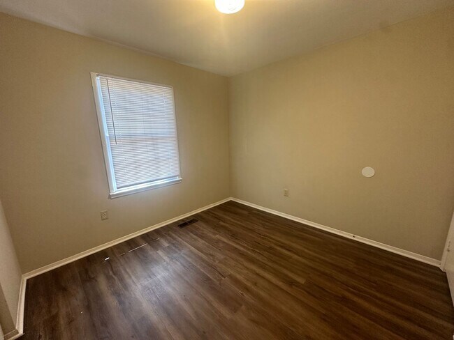 Building Photo - 705 Buena Vista Dr