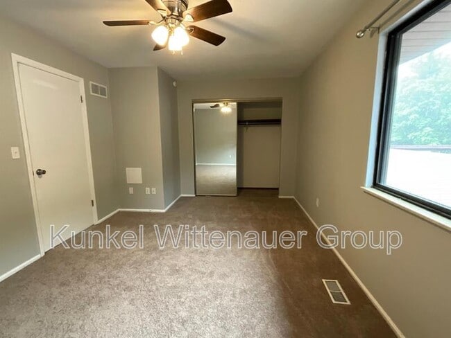 Building Photo - 932 Mace's Grove St