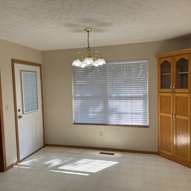 Building Photo - Beautiful 3 bedroom 2 Bathroom home in Wil...