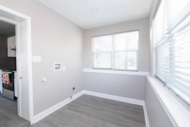 Building Photo - 305 W Sherman St