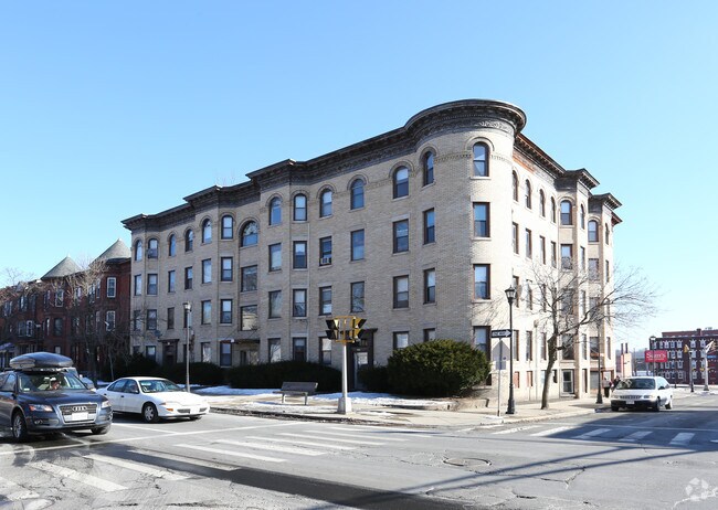 Primary Photo - 141-145 Cabot St