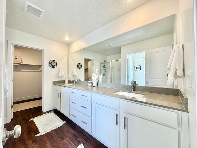Building Photo - 7239 Woods Rose Dr