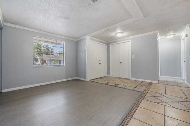 Building Photo - 16001 Saddlestring Dr