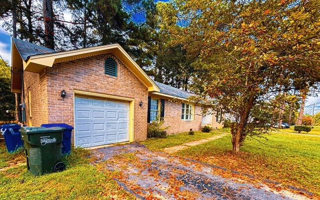 Primary Photo - 3 bed 2 bath for rent