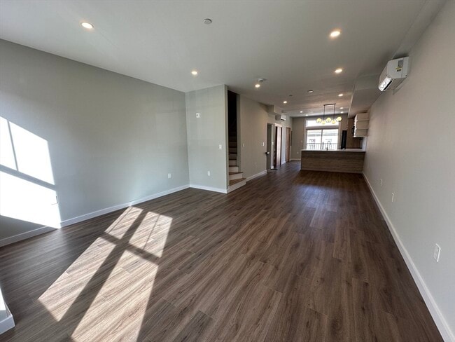 Building Photo - 33 Copeland St