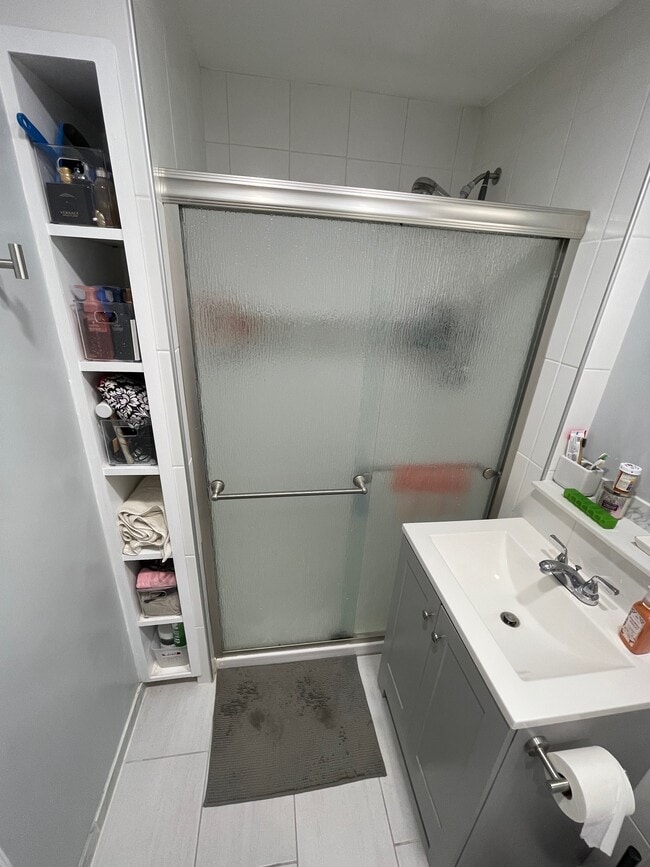 Building Photo - 16 Grendon Ln