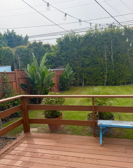 back yard (shared) - 1063 S Citrus Ave