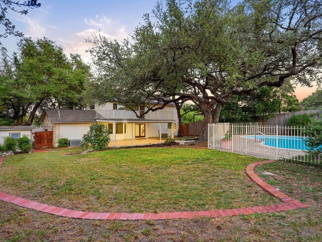 Building Photo - Home with a POOL!