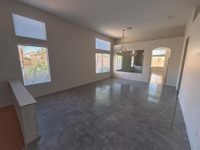 Building Photo - 8043 Shadowvale Dr