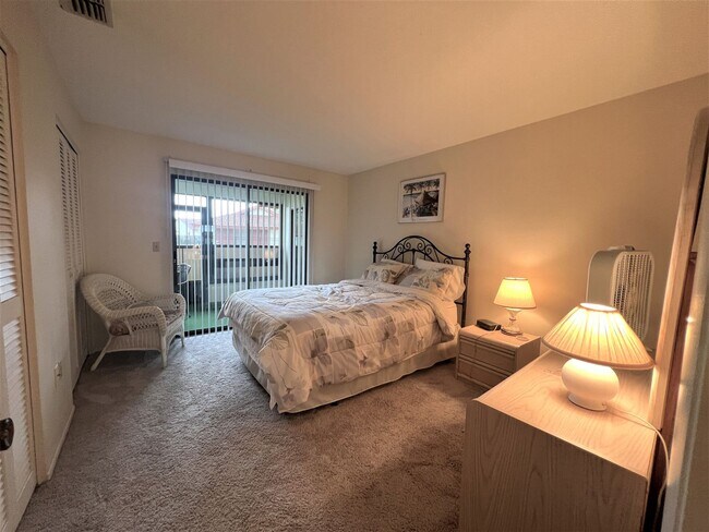 Building Photo - Nokomis/Osprey Area -- Close to beautiful ...