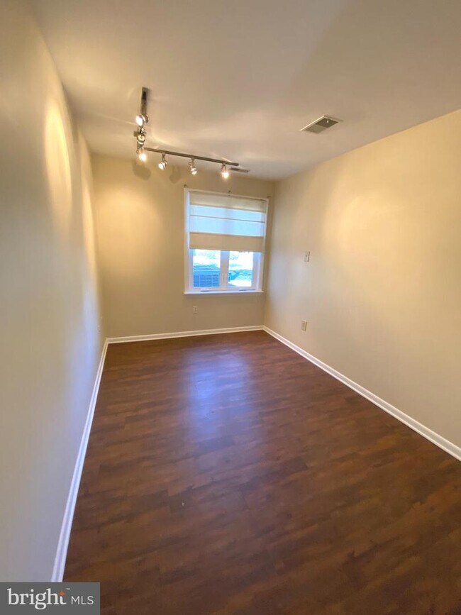 Building Photo - 502 Portsmouth Ct