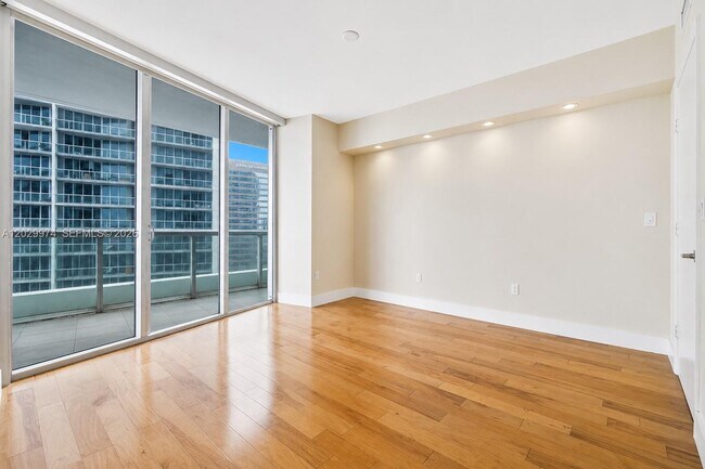 Building Photo - 475 Brickell Ave