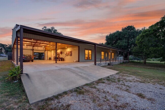 Building Photo - 3961 Clay Crk Rd