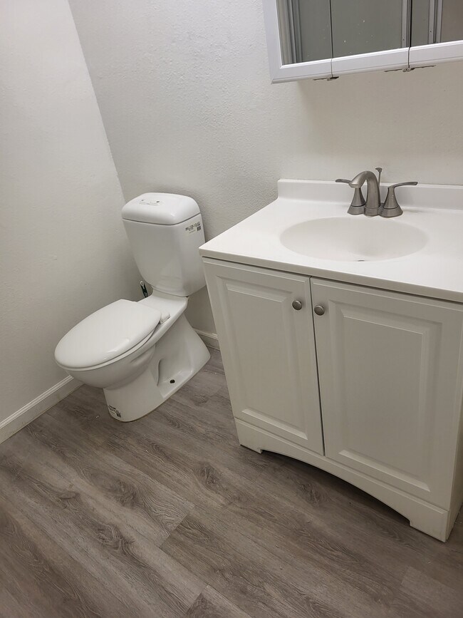 Building Photo - 562 Ebbtide Cir