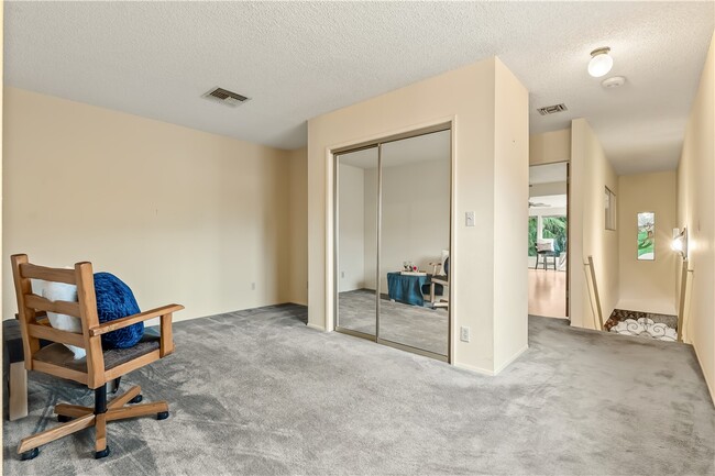Building Photo - 2687 Country Club Dr