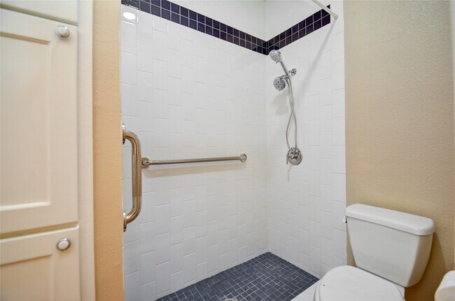 Building Photo - 1818 Augusta Dr