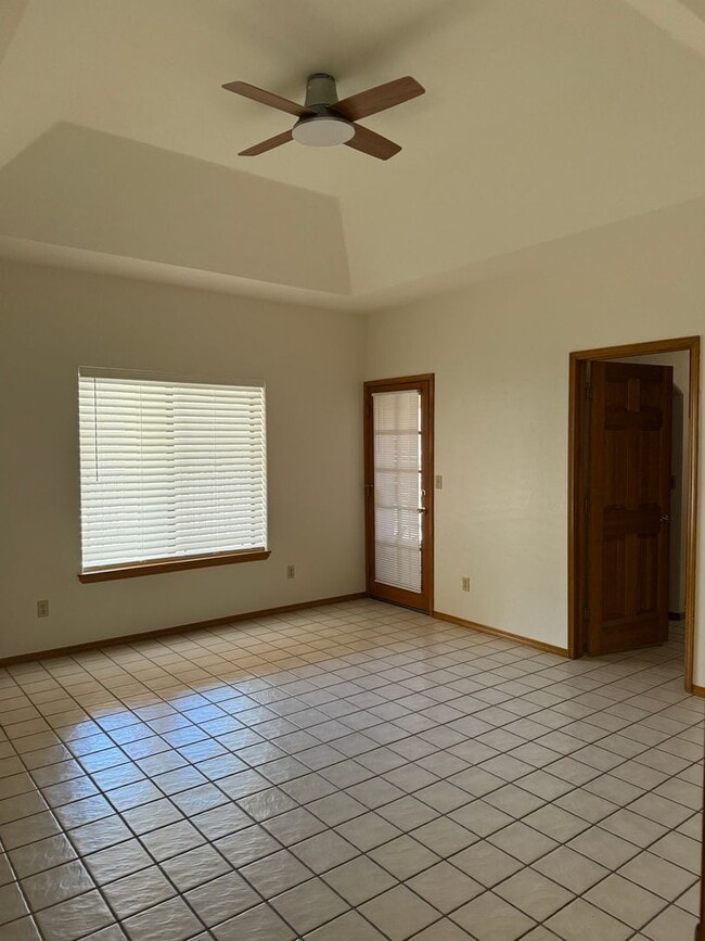Building Photo - Tucson Foothills Home
