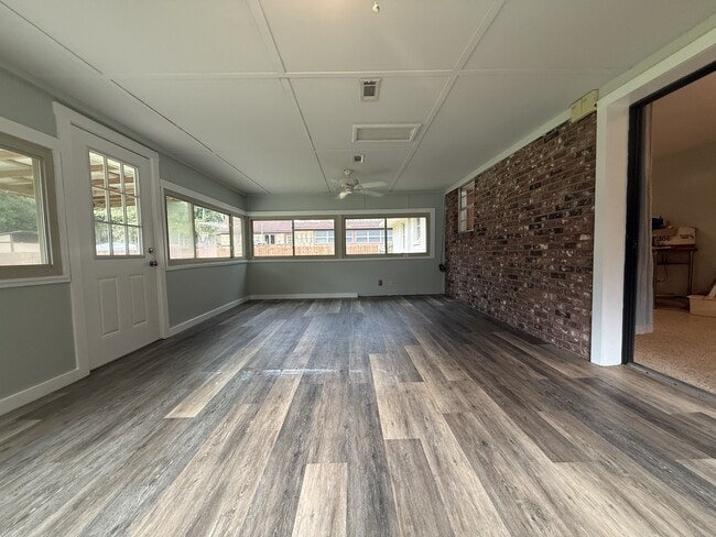 Building Photo - 2803 Smilax Ave