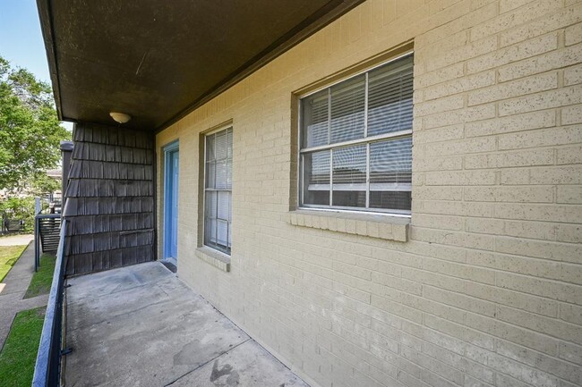 Building Photo - 1518 East Ave