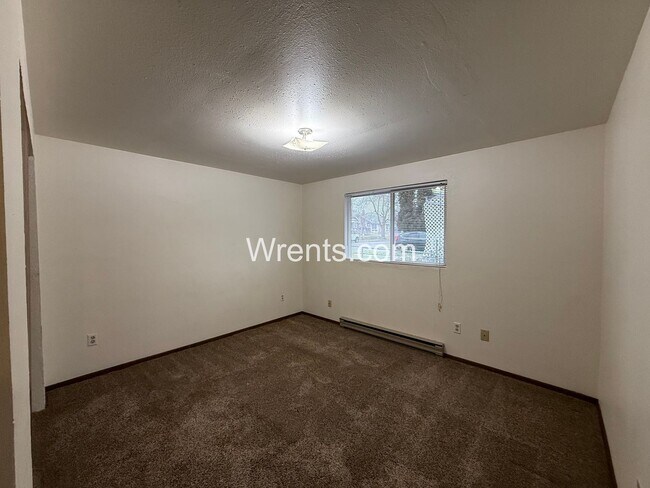 Building Photo - 28-30 E. Courtland