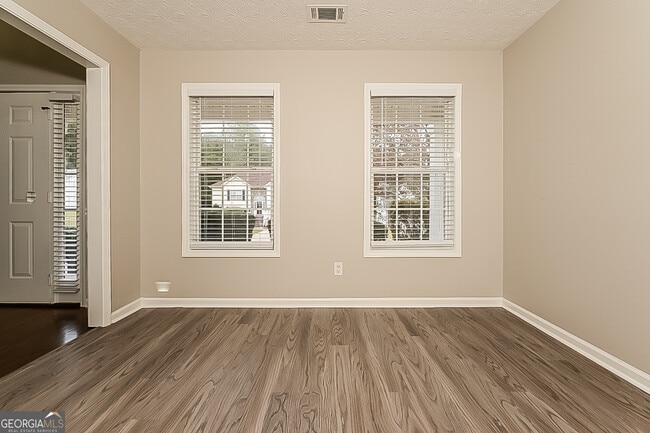 Building Photo - 60 Berkshire Run