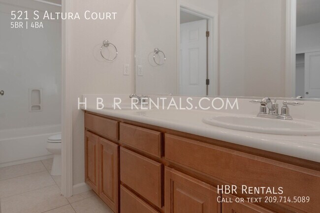 Building Photo - 521 S Altura Ct