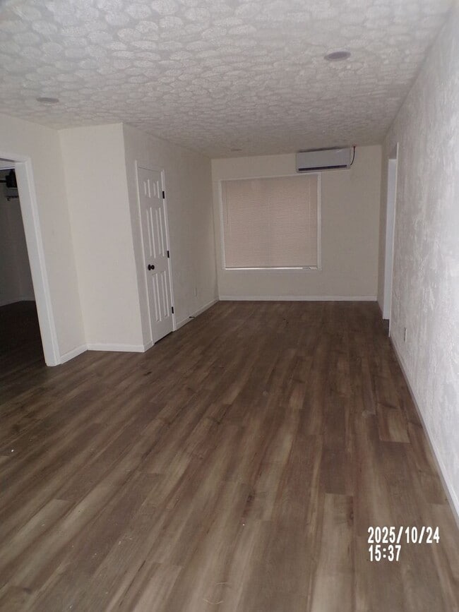 Building Photo - Fantastic redo