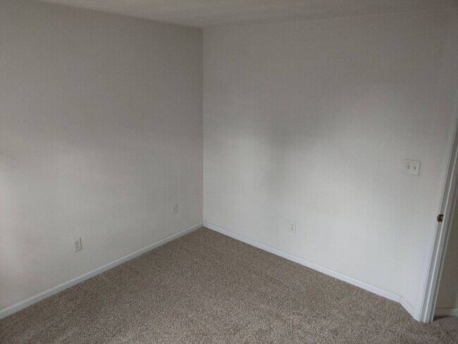 Building Photo - 1517A Parks Ave