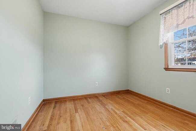 Building Photo - 6219 Groveland Rd