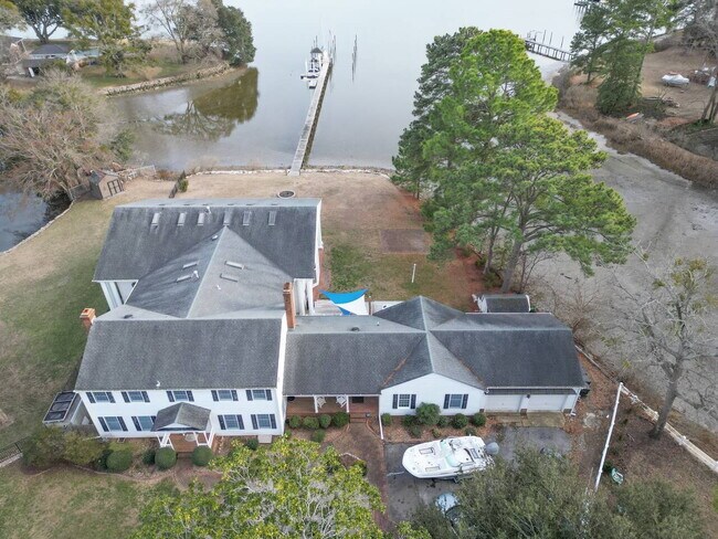 Building Photo - Serene Retreat - Hot Tub, Private Dock & Fire Pit