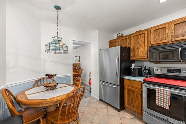 Building Photo - 702 Somerset Knoll