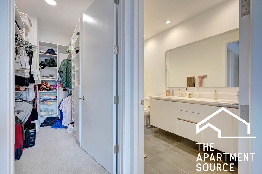 Building Photo - 1701 W Webster Ave