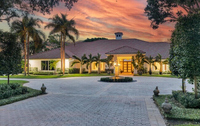Primary Photo - 1504 Breakers W Blvd