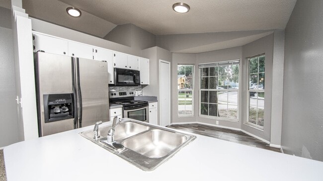 Building Photo - 148 Oak Grove Rd