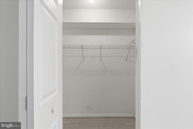 Building Photo - 1401 N Rhodes St