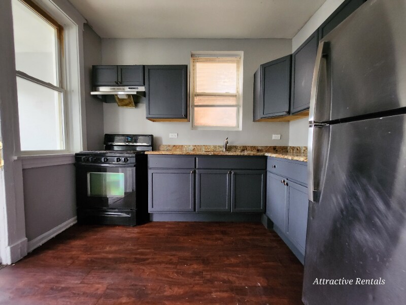 Building Photo - 6738 S Prairie Ave