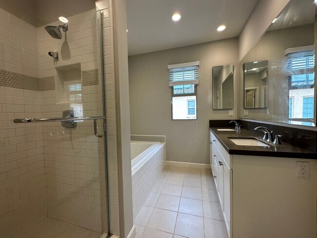 Building Photo - 4 BEDROOM HOME FOR LEASING IN Irvine
