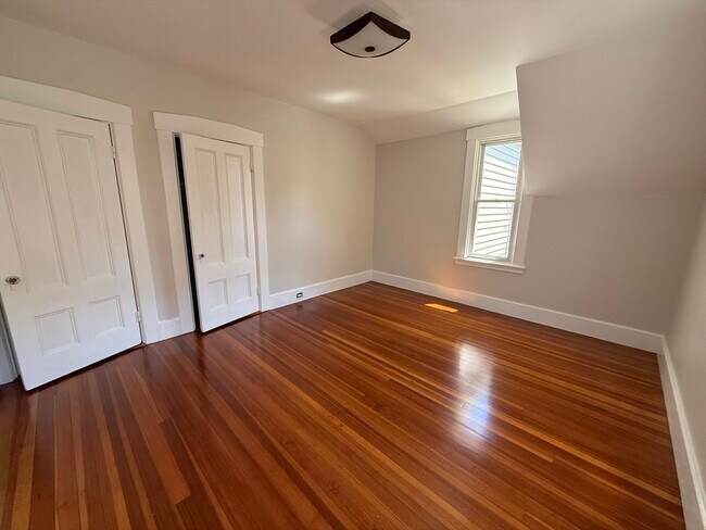 Building Photo - 36 Mayfield St
