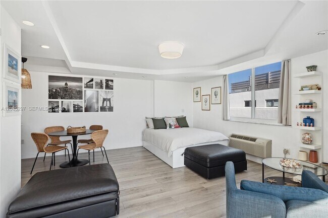 Building Photo - 1255 Collins Ave