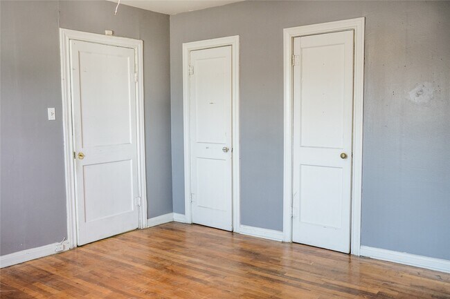 Building Photo - 2218 1/2 Chapman St