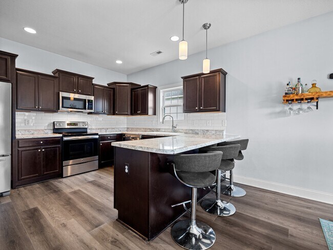 Building Photo - 239 Sailor St