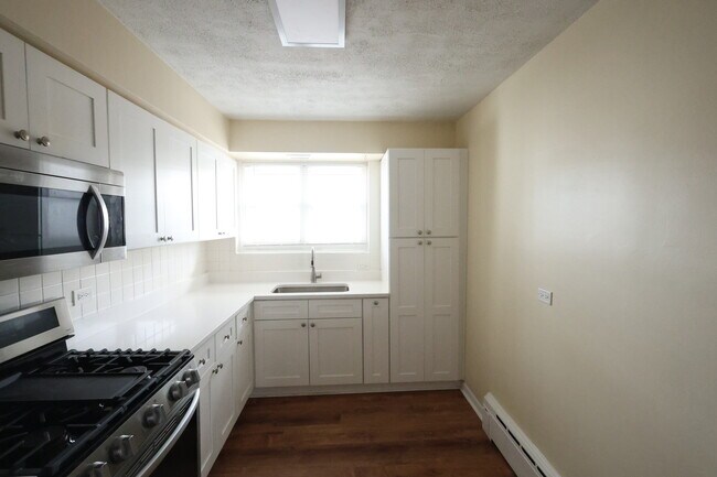 Building Photo - 3151 N Melvina Ave