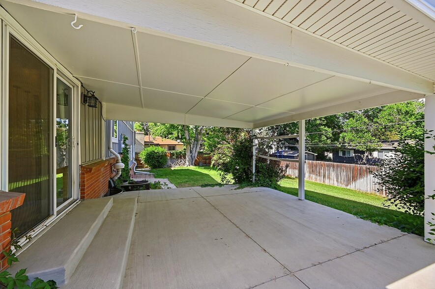 Building Photo - 9547 W Kentucky Dr
