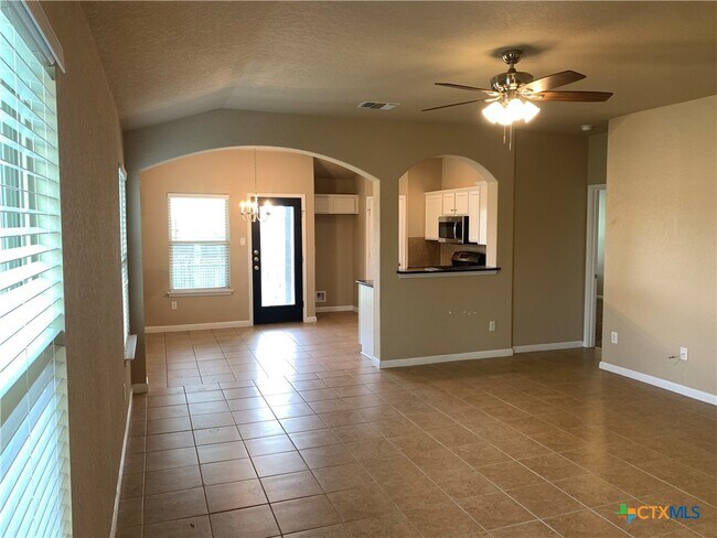 Building Photo - 2587 Diamondback Trail