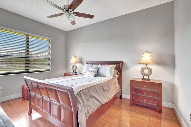 Building Photo - 7520 La Paz Blvd