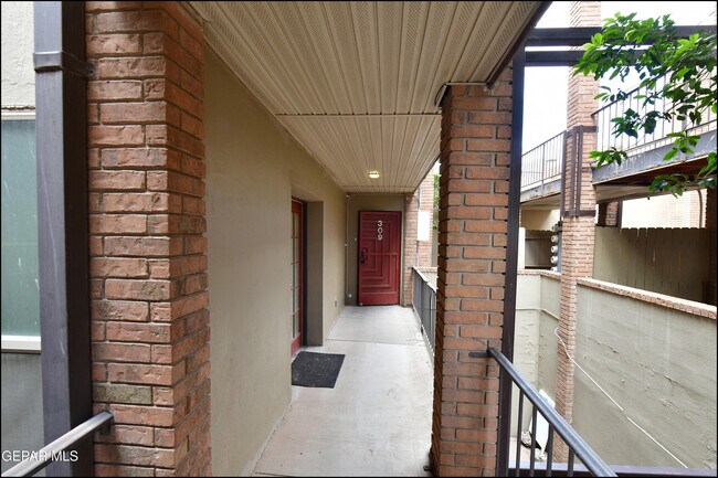Building Photo - 4433 N Stanton St