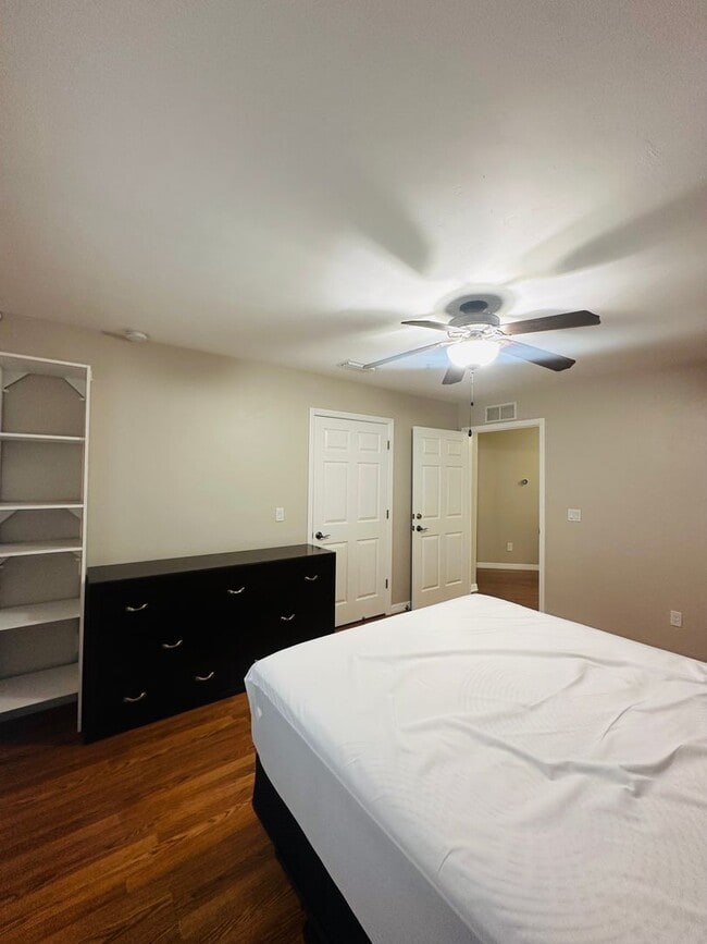 Building Photo - Beautiful 2/2 in Allen's Park available NOW