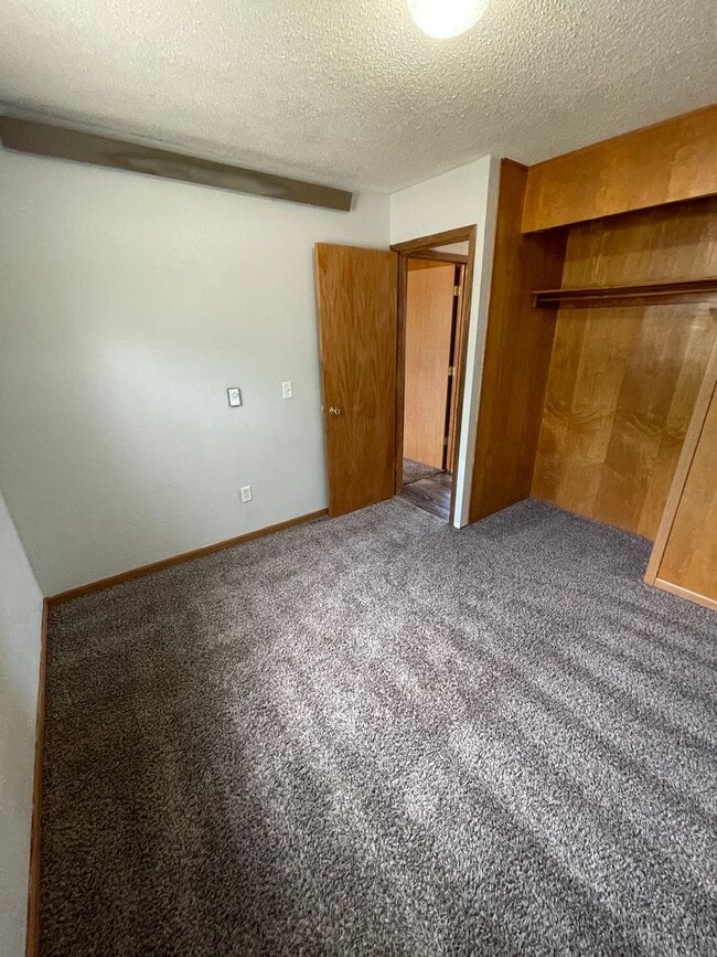Building Photo - 3 Bed, 1 Bath Home for rent. One level living!