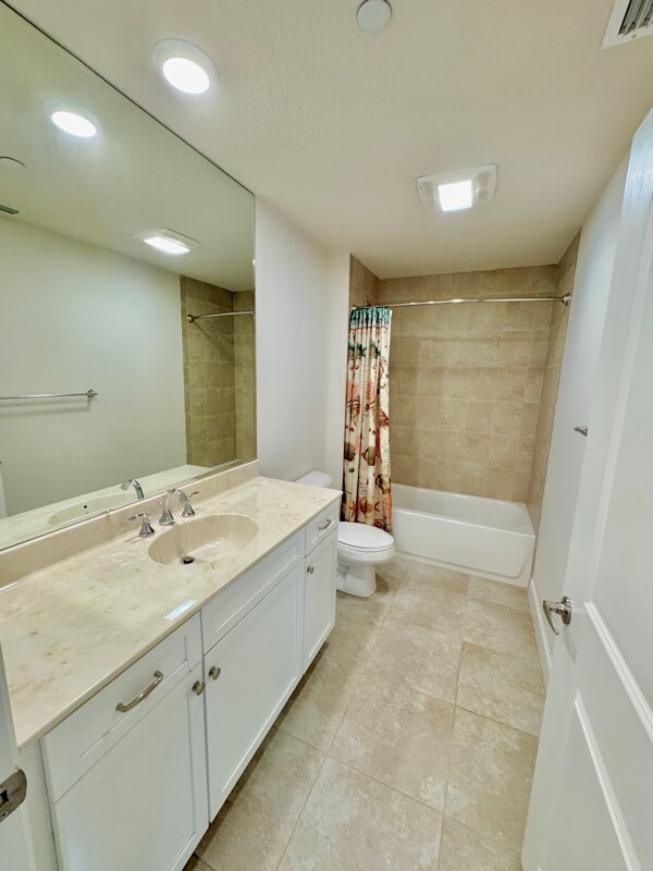Building Photo - 341 Bay Colony Dr N