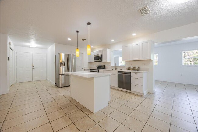 Building Photo - 495 Orange Ave